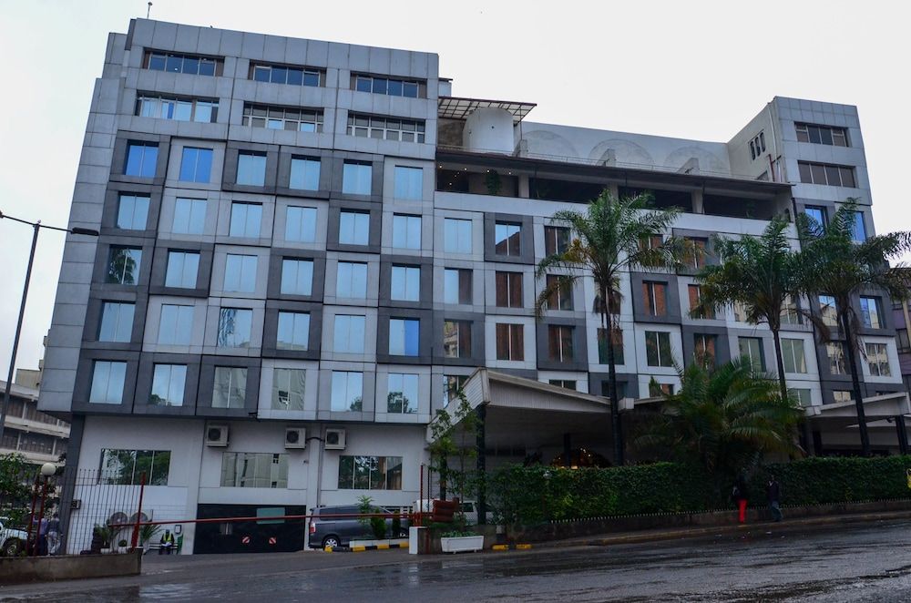undefined Best Western Plus Meridian Hotel 8