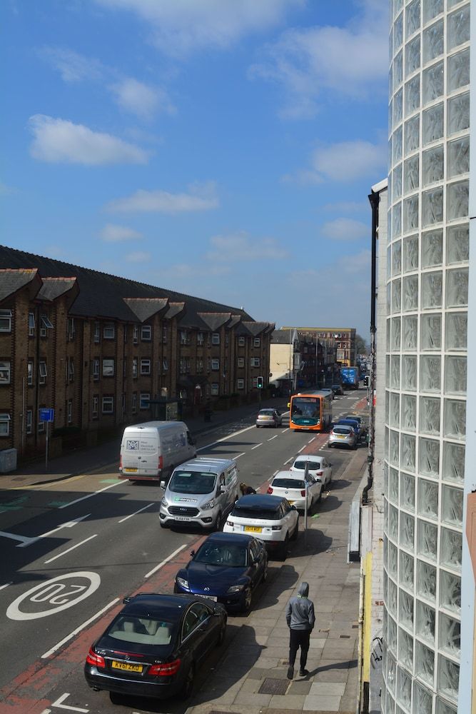 undefined Executive Apartment Cardiff Central 3