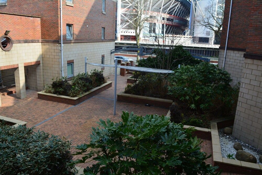 undefined Executive Apartment Cardiff Central 4