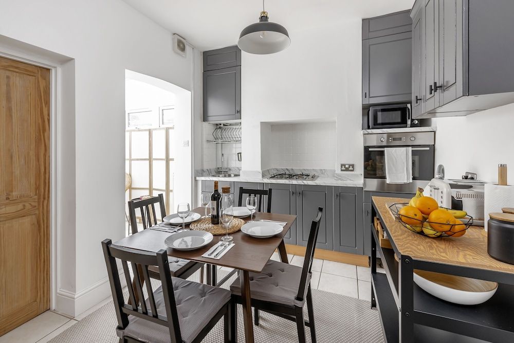 undefined Stylish House in Amazing Central Area 3