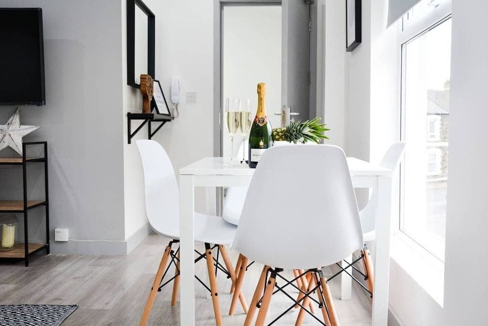 undefined Pearl House Cardiff -  Apartment 3 6
