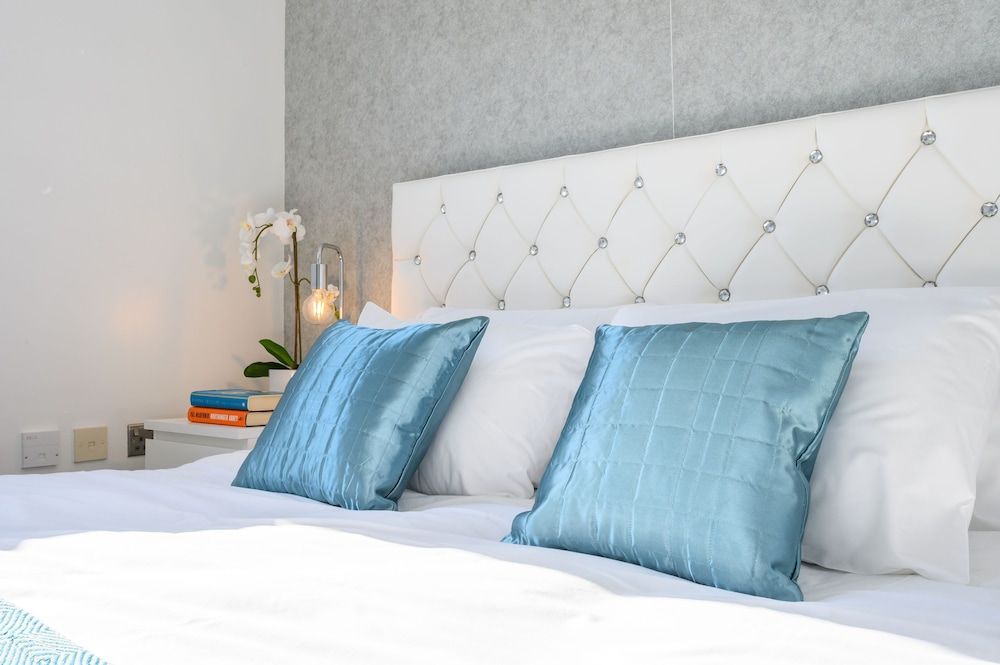 undefined Skyline by Tŷ SA 8