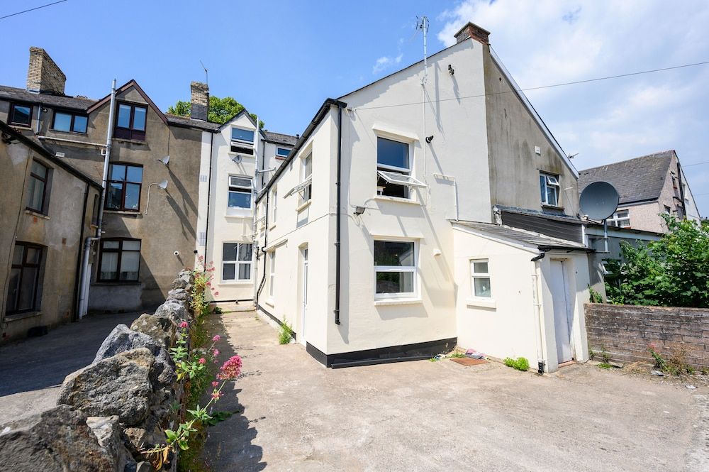 undefined Richmond Road by Tŷ SA 2