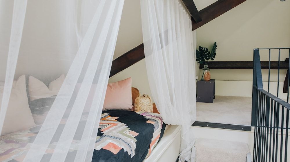 The Loft 2BR Duplex 82 Cathedral Cardiff Parking Apartment 8