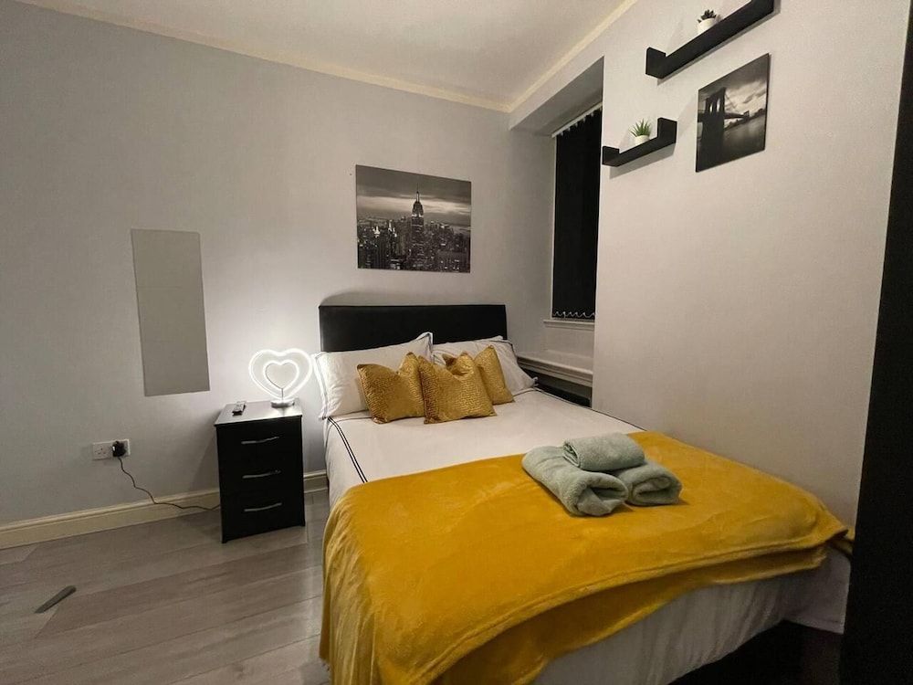 undefined Impeccable 2-bed Apartment by Cardiff City Centre 4