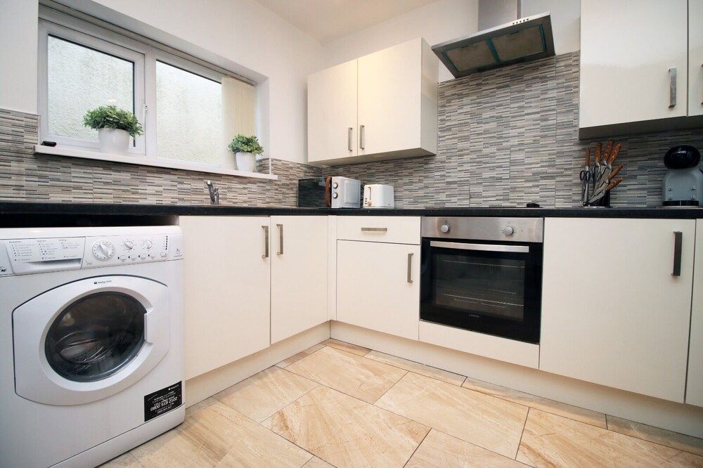 undefined Cathedral Road D by Tŷ SA 4