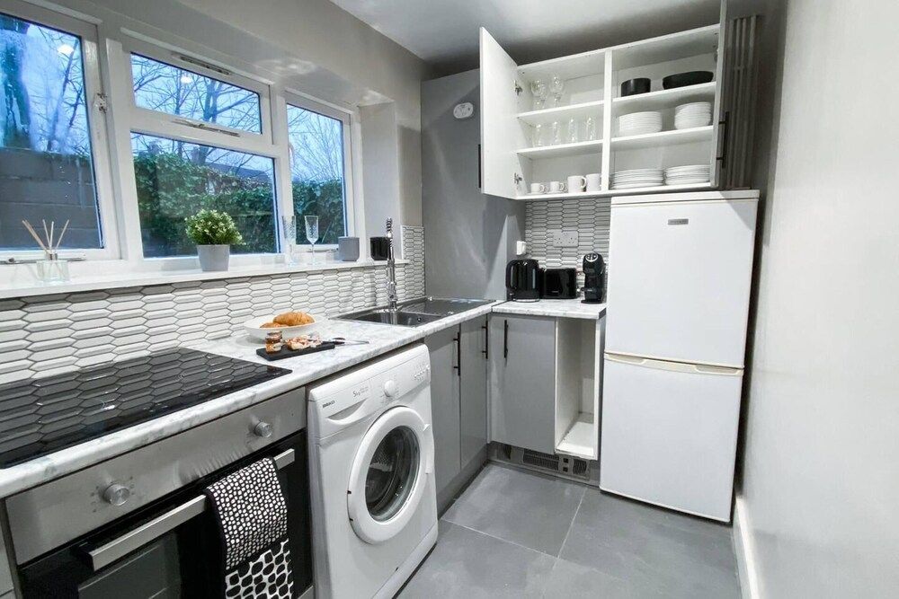 undefined Stunning 1-bed Apartment in Cardiff 6