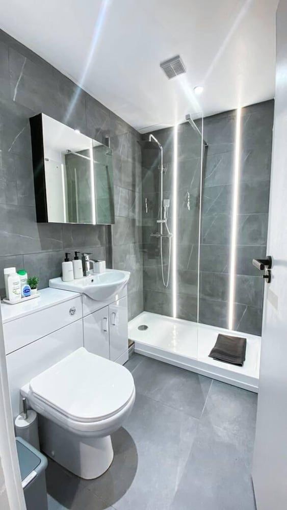 undefined Stunning 1-bed Apartment in Cardiff 10