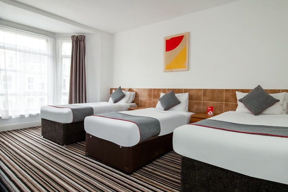 Cardiff Riverside Hotel by Belvilla Standard Triple Room 3