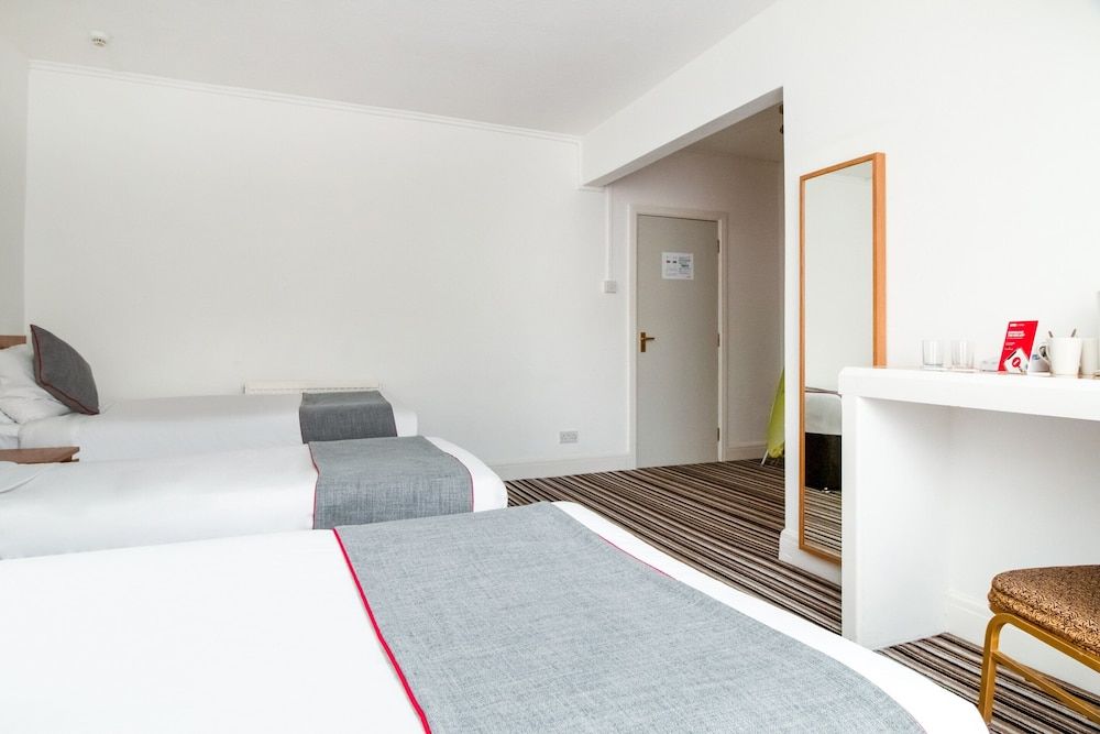 Cardiff Riverside Hotel by Belvilla Standard Triple Room 4