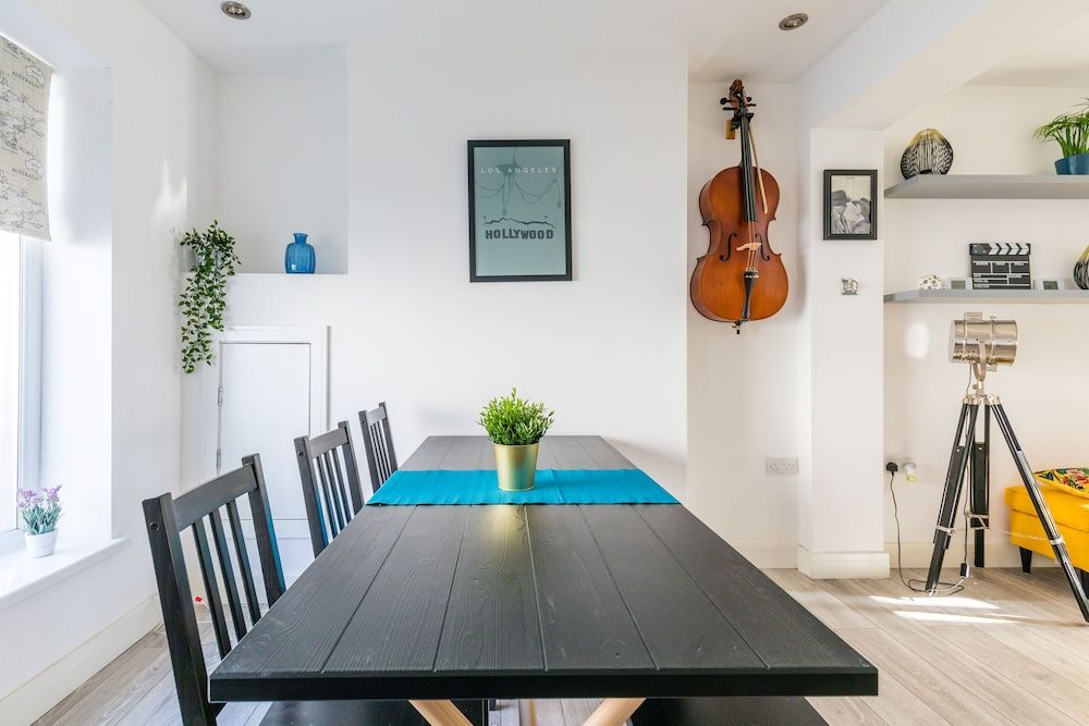 The Hollywood Beautiful 3 Bedroom House House, 3 Bedrooms (Sleeps 10) 17