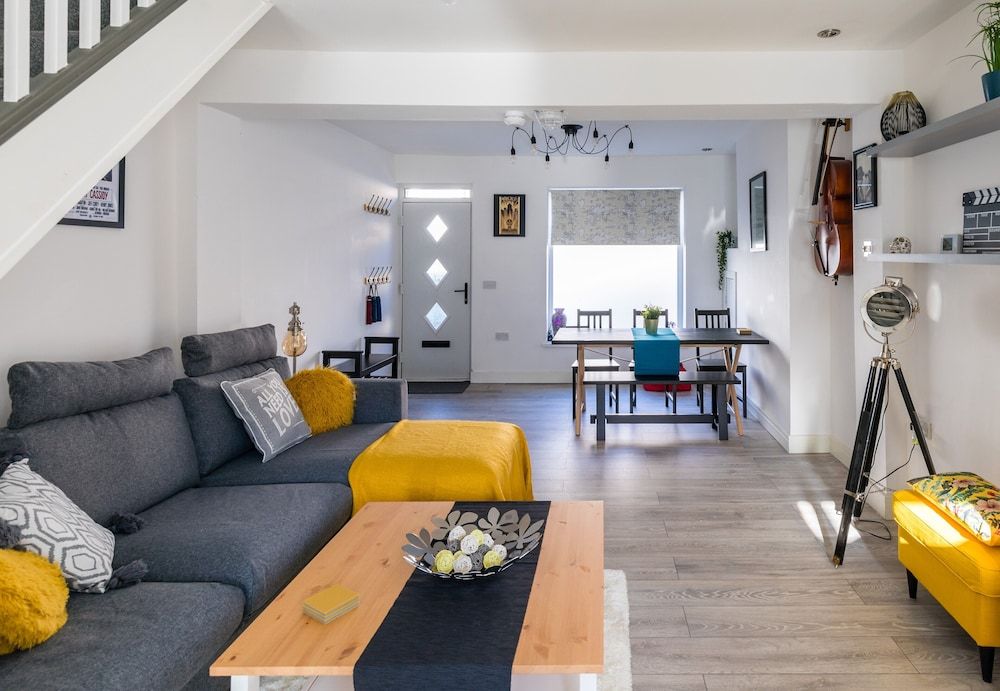 The Hollywood Beautiful 3 Bedroom House House, 3 Bedrooms (Sleeps 10) 22