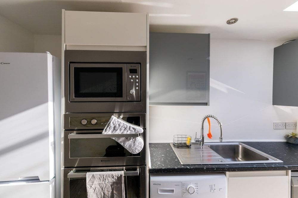 The Hollywood Beautiful 3 Bedroom House House, 3 Bedrooms (Sleeps 10) 20