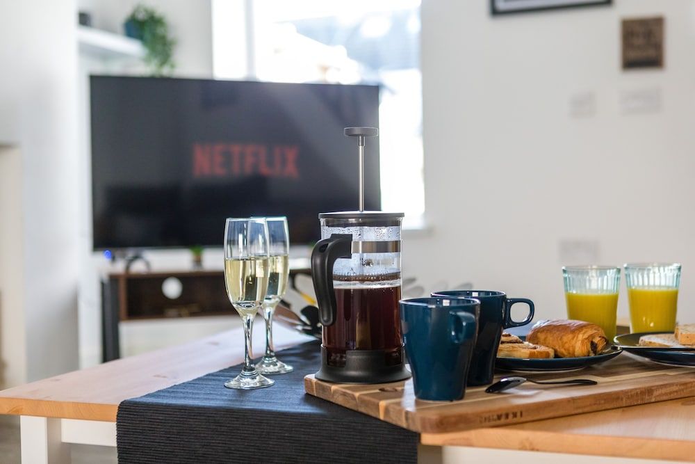 The Hollywood Beautiful 3 Bedroom House House, 3 Bedrooms (Sleeps 10) 26