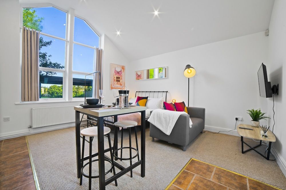 undefined The Coach House Whitchurch Village 9