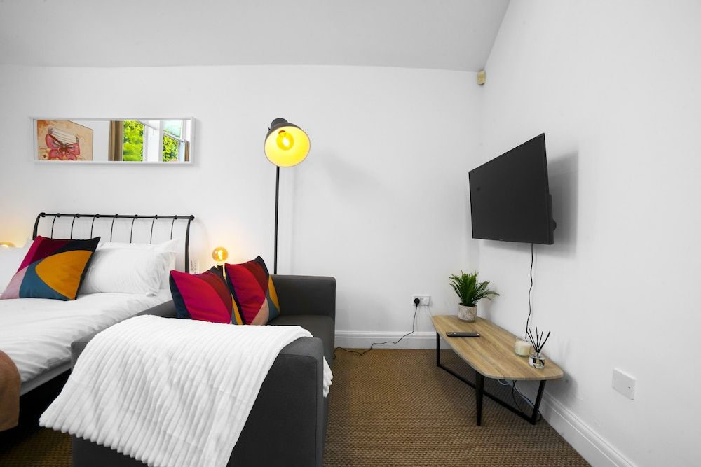 undefined The Coach House Whitchurch Village 10