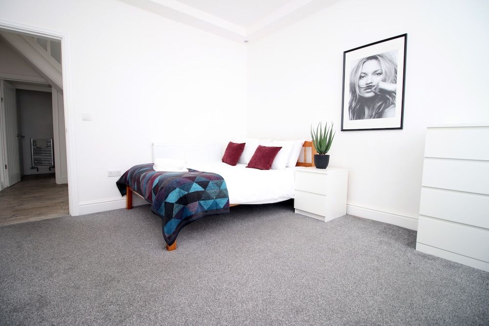 undefined Royal Oak House by Tŷ SA-5 bedroom house 6