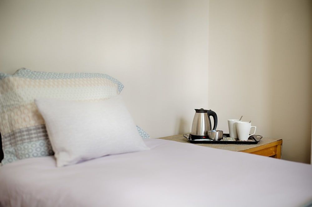 Willows-Cardiff Guest House Room 1 4