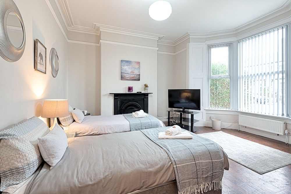 Willows-Cardiff Guest House Room 1 2