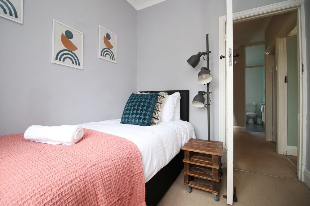 undefined Melrose by Tŷ SA 7