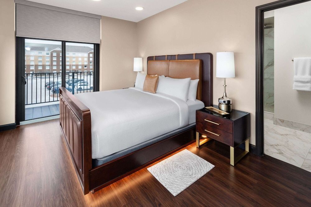 Signature Suite, 1 King Bed, Non Smoking