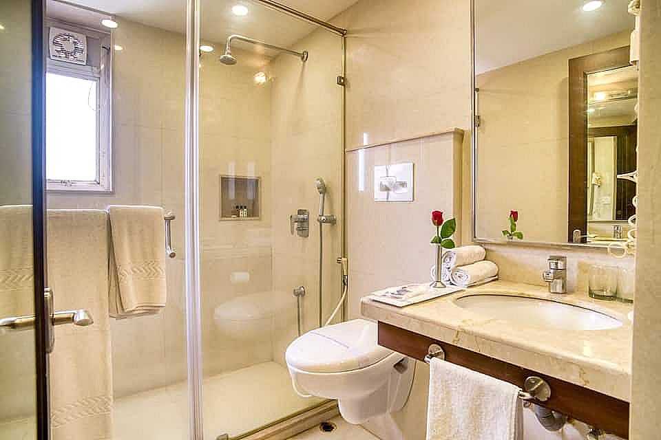 The Samilton - Kolkata Deluxe Room 2