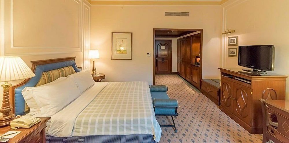 The Oberoi Grand, Kolkata Luxury Room 3
