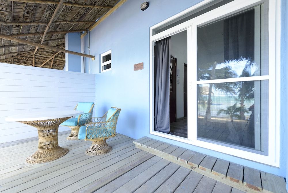 Parrot Cove Lodge Deluxe Room, 1 King Bed with Sofa bed, Non Smoking, Ocean View 4
