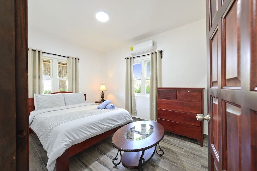 Parrot Cove Lodge Family Room 4