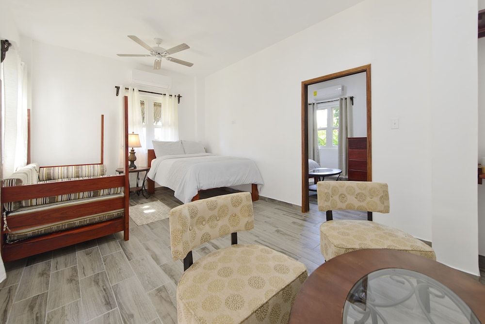 Parrot Cove Lodge Family Room 2