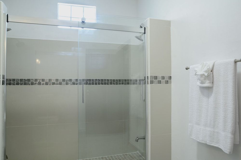 Parrot Cove Lodge Junior Suite, 1 Bedroom 3