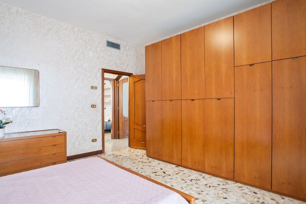 undefined Pane & Pomodoro Beach Roomy Flat 7