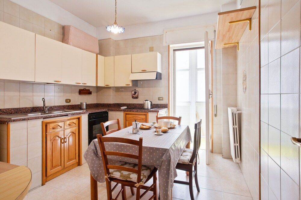 undefined Pane & Pomodoro Beach Roomy Flat 8