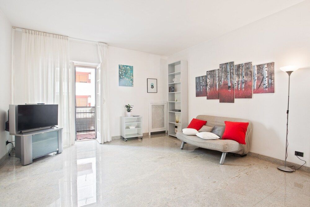 undefined Pane & Pomodoro Beach Roomy Flat 10