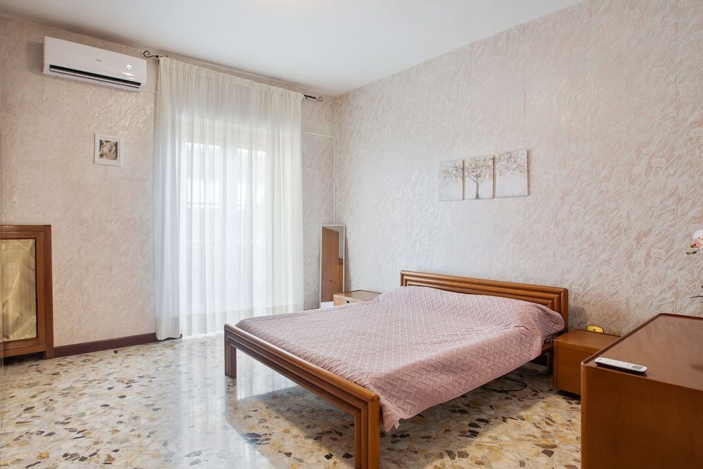 undefined Pane & Pomodoro Beach Roomy Flat 4