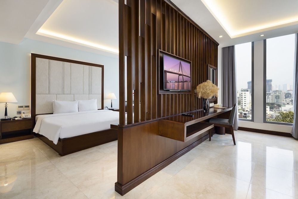 PANORAMA LUXURY SUITE City View with daily afternoon tea