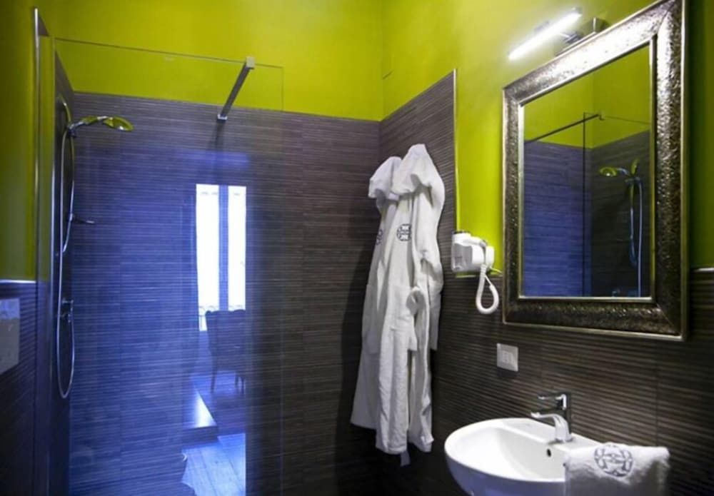 undefined Vittorio's luxury suites 5