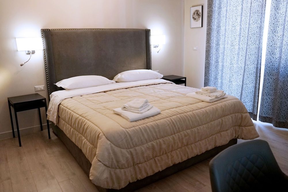 undefined Re di Smirne 2