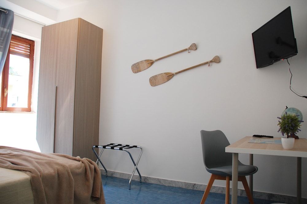 Bari Rooms Central Station Basic Double Room, Shared Bathroom (4) 13