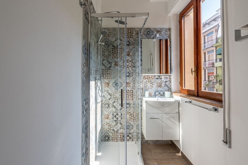 Bari Rooms Central Station Deluxe Quadruple Room, Private Bathroom (3) 6