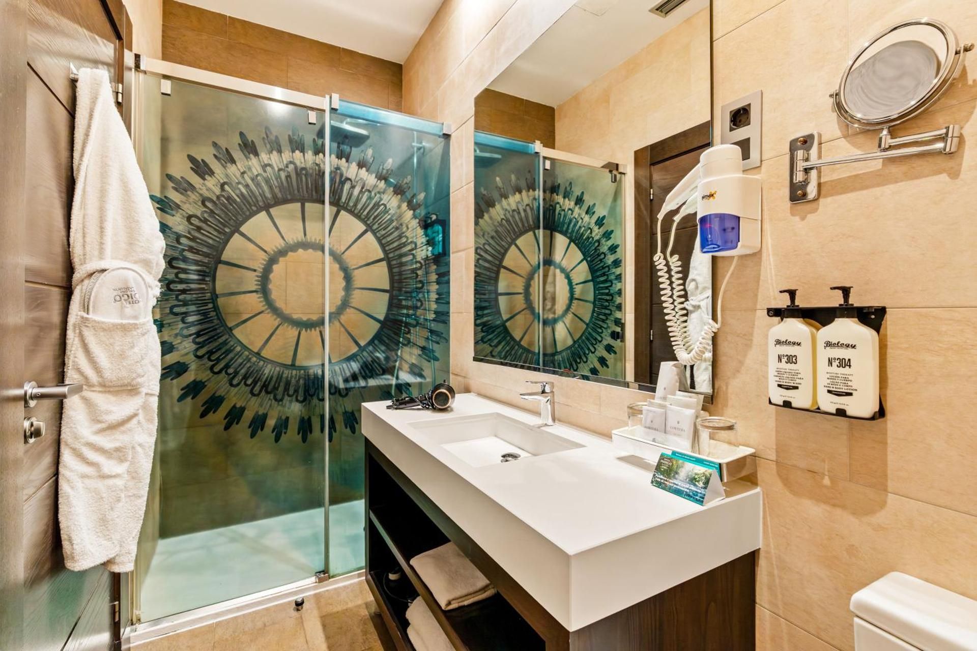 Hotel Indigo Barcelona - Plaza Catalunya by IHG 1 Double Bed Suite Pool View Sofa Bed 3