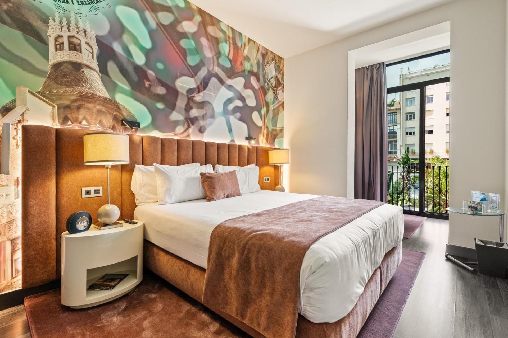 Hotel Indigo Barcelona - Plaza Catalunya by IHG 1 Double Bed Suite Pool View Sofa Bed 2