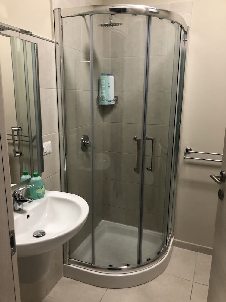 Dante 11 Guesthouse Deluxe Double Room 3