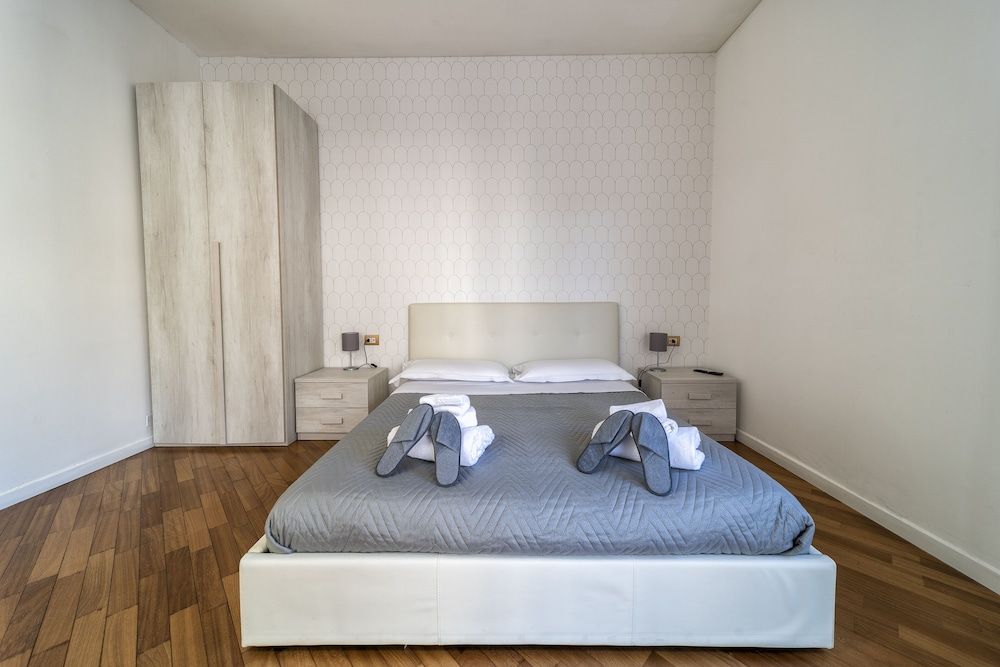 undefined DANTE 138 CLASS ROOMS & APARTMENTS 2