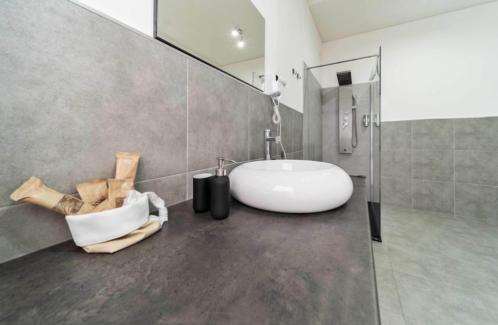 DANTE 138 CLASS ROOMS & APARTMENTS Deluxe Condo 10