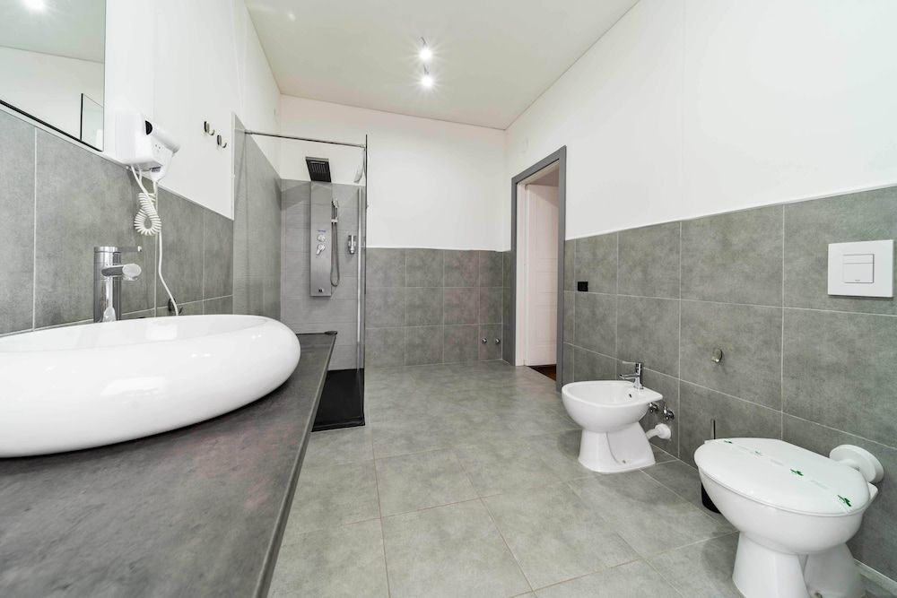 DANTE 138 CLASS ROOMS & APARTMENTS Deluxe Condo 12