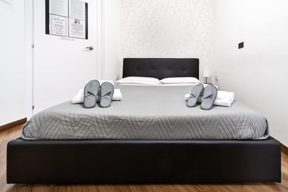 undefined DANTE 138 CLASS ROOMS & APARTMENTS 3