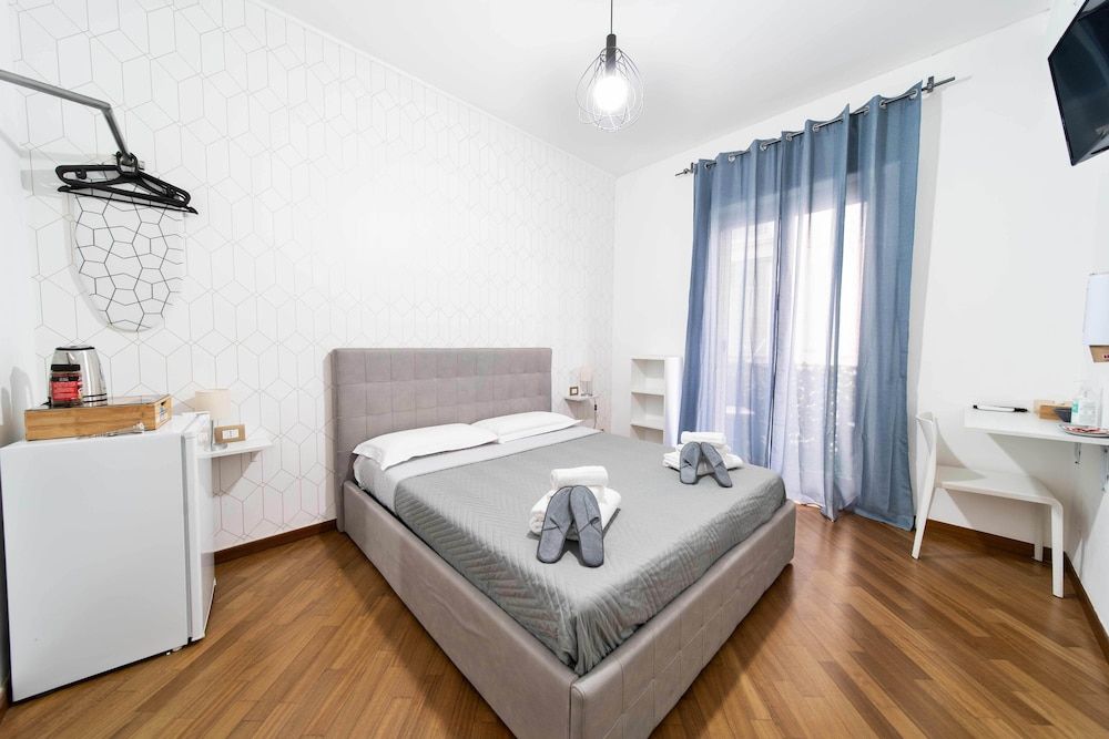 undefined DANTE 138 CLASS ROOMS & APARTMENTS 6