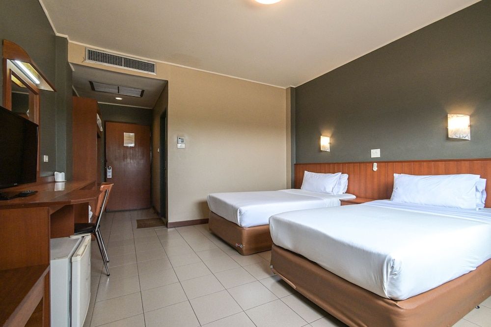 Rattana Park Hotel Standard Twin Room 2