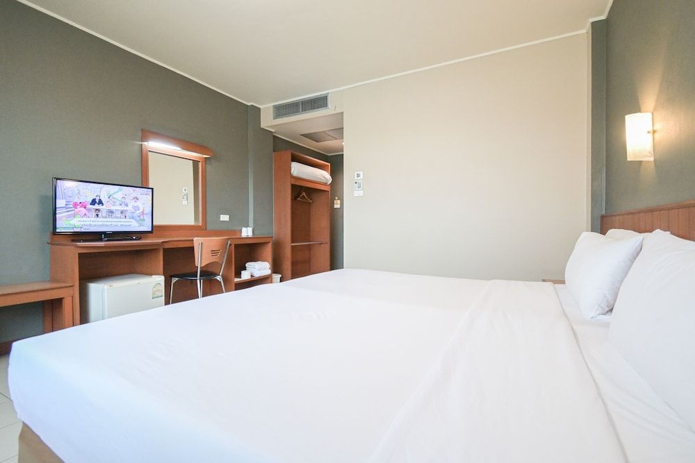 Rattana Park Hotel Standard Double Room 3